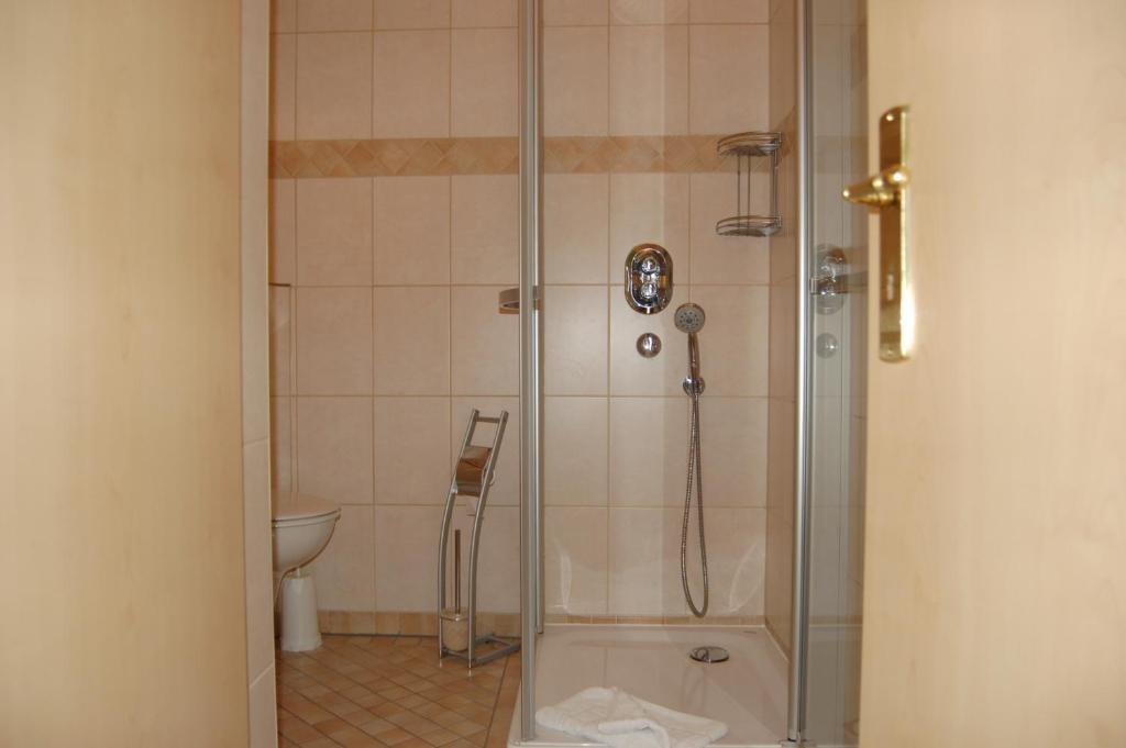 Ratskeller Hotel & Restaurant Линдов Экстерьер фото